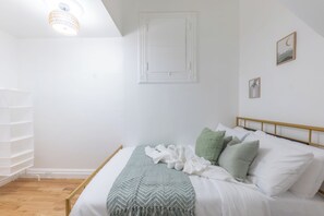4 habitaciones, escritorio, tabla de planchar con plancha y wifi gratis 