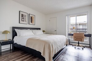 1 slaapkamer, een strijkplank/strijkijzer, wifi, beddengoed