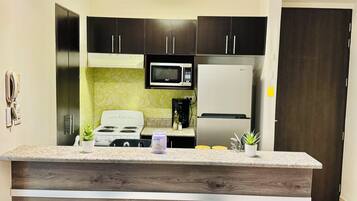 Microwave, oven, coffee/tea maker, blender