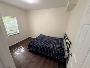 3 bedrooms, desk, free WiFi, bed sheets
