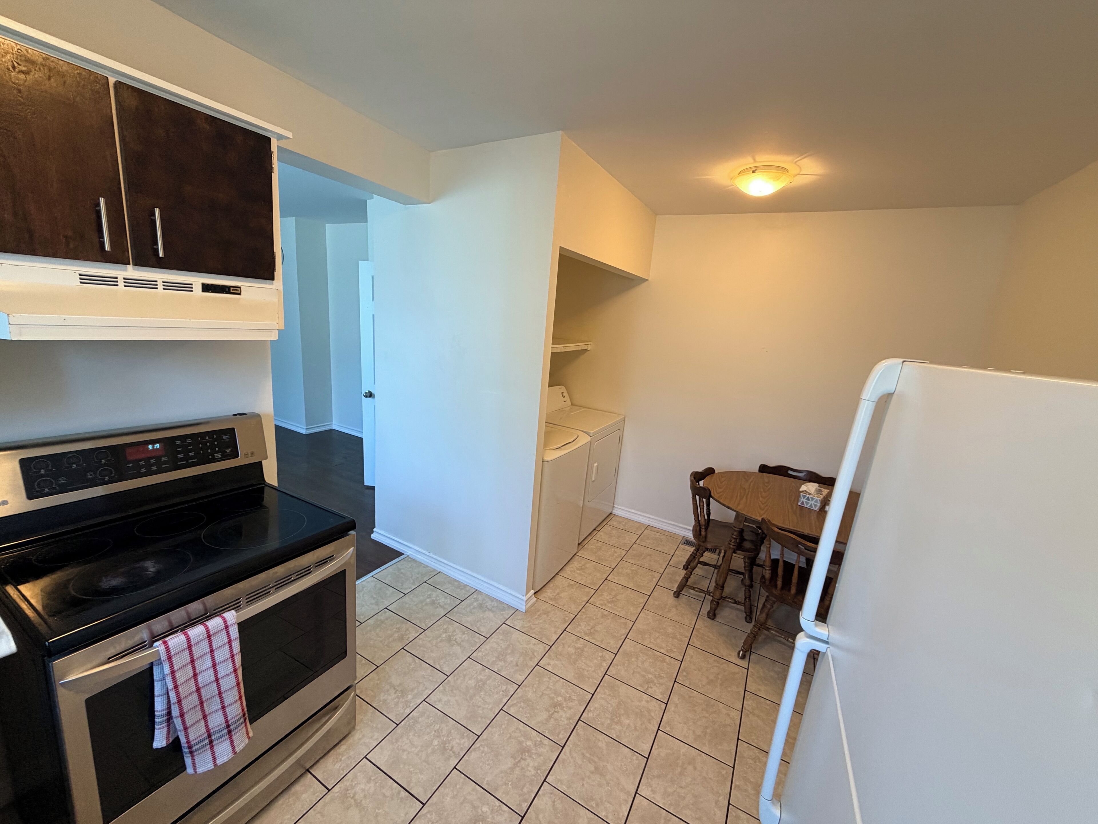 Fridge, oven, stovetop, cookware/dishes/utensils