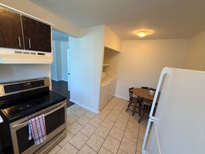 Fridge, oven, stovetop, cookware/dishes/utensils