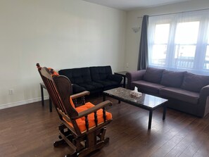 Computer monitors, printers - Summer vacation (Greater Sudbury)