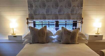 1 Bed Lodge - Southampton - Sleeps 2 - Parking