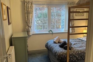 1 bedroom, WiFi, bed sheets