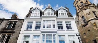 Stylish 3-Bed Apartment in the Heritage Quarter