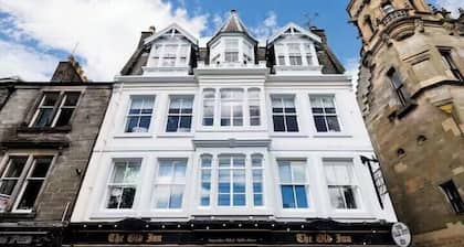 Stylish 3-Bed Apartment in the Heritage Quarter