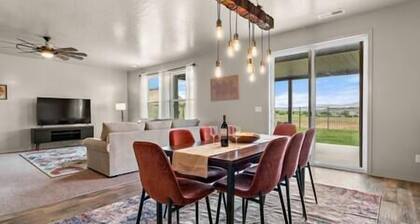 Private 7-Acre Wine Trail Estate near Lake Lowell