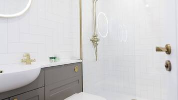 Shower, towels