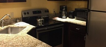 Thanksgiving in Pittsfield, Mass.- 1 BR 1 Ba. Snow & More! 11/26-11/29/2025