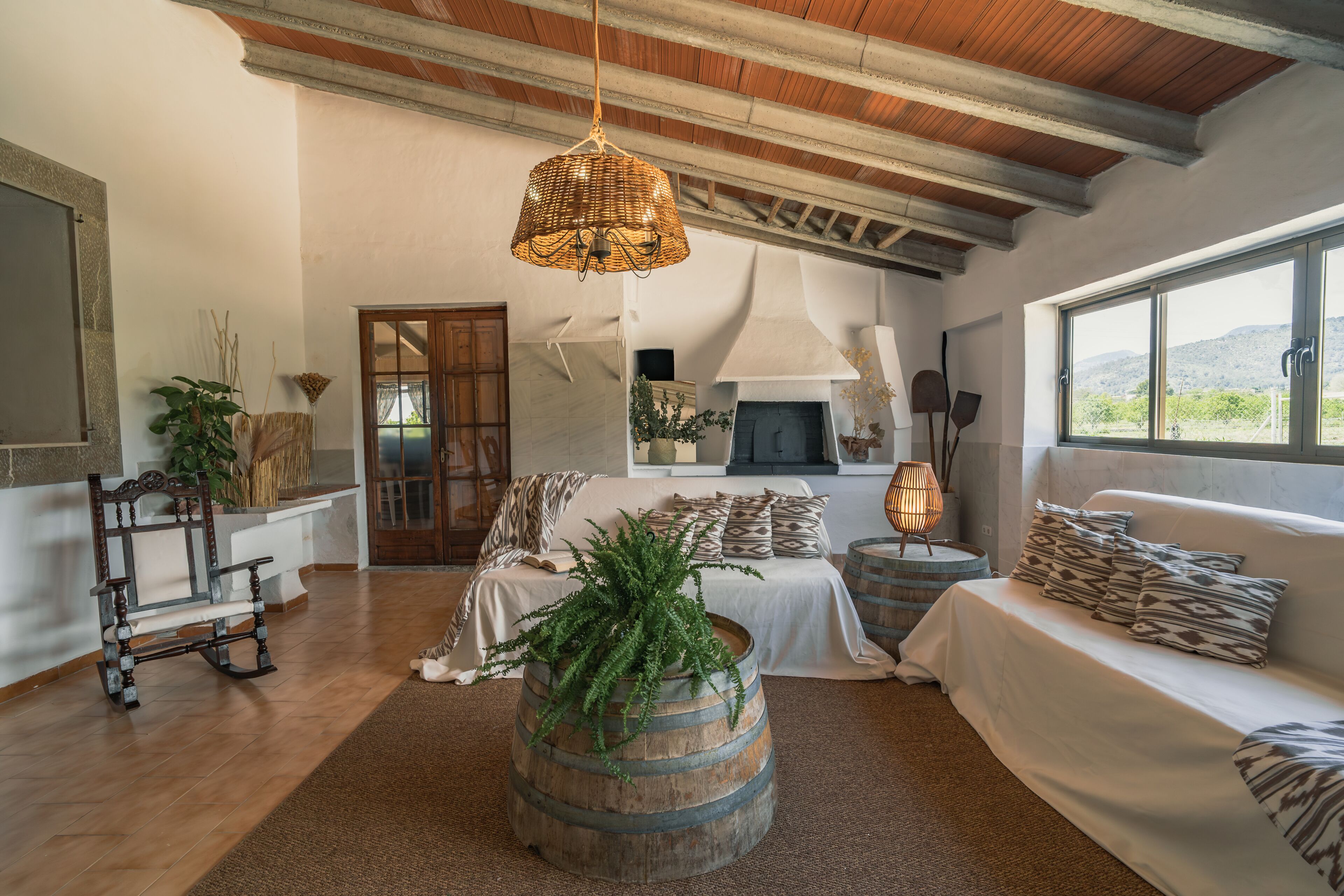 4 bedrooms, desk, iron/ironing board, travel crib