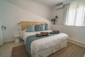 4 Schlafzimmer, Schreibtisch, Bügeleisen/Bügelbrett, Reisekinderbett