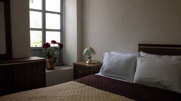 1 habitación, tabla de planchar con plancha, wifi y ropa de cama