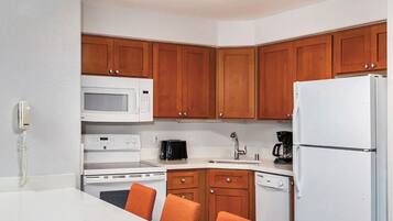 冰箱、微波炉、烤箱、炉灶