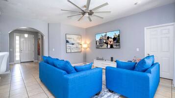 Een smart-tv, videogames en een stereo