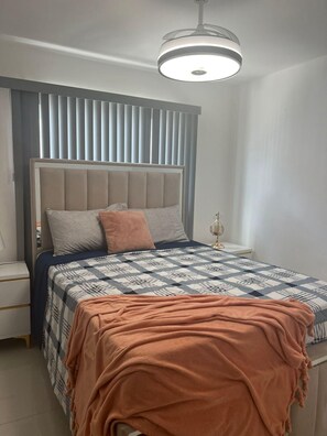 3 chambres, fer et planche à repasser, Wi-Fi, draps fournis