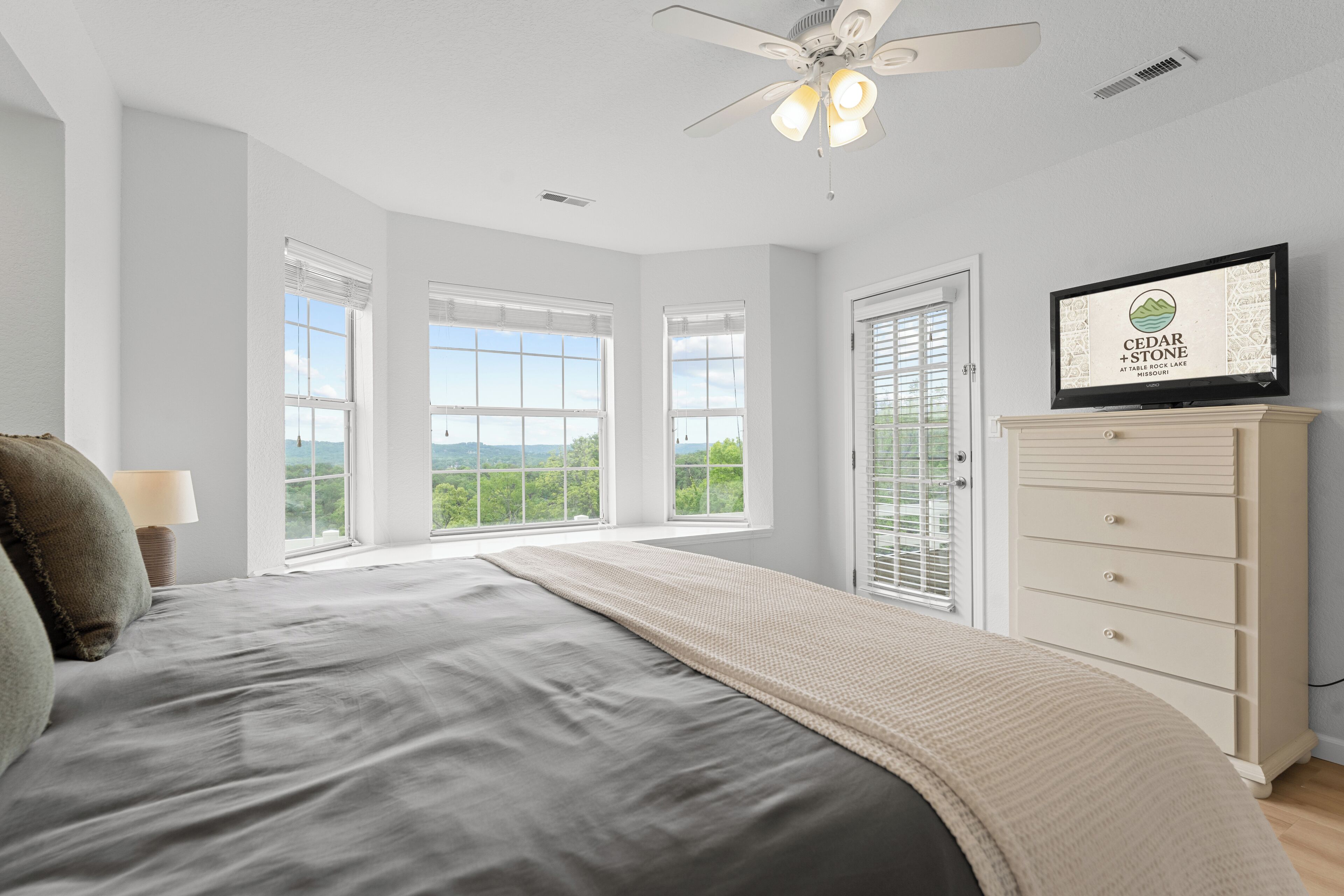 2 Schlafzimmer, Schreibtisch, Bügeleisen/Bügelbrett, Reisekinderbett