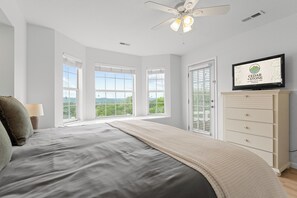 2 chambres, bureau, fer et planche à repasser, lit parapluie