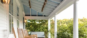 Bright and Beautiful Farmhouse at Wanderwood