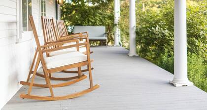 Bright and Beautiful Farmhouse at Wanderwood