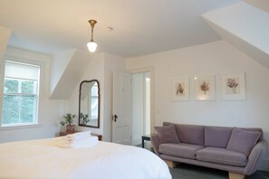 5 bedrooms, desk, iron/ironing board, free WiFi