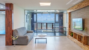 Basic Room, 1 Bedroom (A 102 (Ocean View,No pool uses))) | 1 bedroom, free WiFi - K Pool Villa in Gangneung (Gangneung)