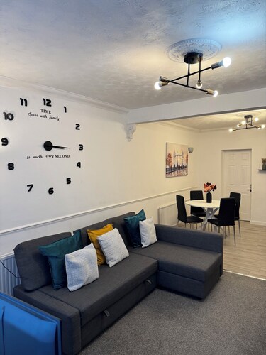 Welcome to this newly renovated cozy & charming home in Dagenham, East London