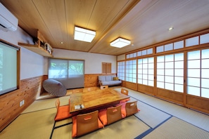 Executive House | Living area - Retreat Camp Mahoroba (Fujikawaguchiko)