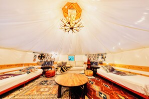 Living area - Retreat Camp Mahoroba (Fujikawaguchiko)