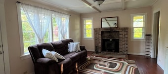 Charming two bedroom cottage placed among the trees just outside Waldport