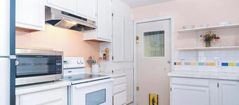Charming two bedroom cottage placed among the trees just outside Waldport