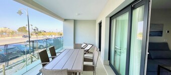 Los Camaleones, bajo con terraza-jardín