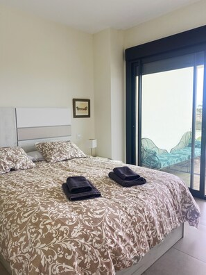 2 chambres, fer et planche à repasser, Wi-Fi gratuit, draps fournis