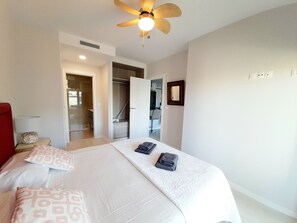 2 chambres, fer et planche à repasser, Wi-Fi gratuit, draps fournis