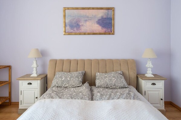 3 bedrooms, desk, iron/ironing board, free WiFi