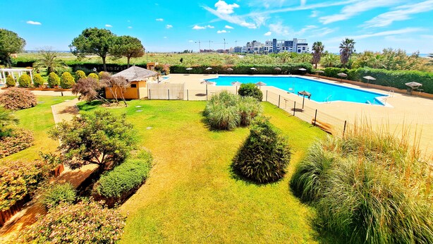 Pool - 2 BEDROOM APARTMENT, LOS ALBATROS, ISLA CANELA (Ayamonte)