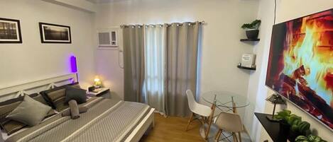 1 slaapkamer, een strijkplank/strijkijzer, wifi