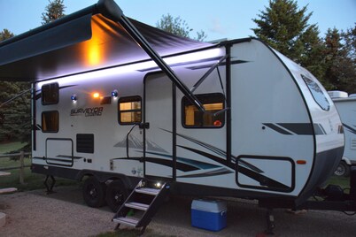 "Luxury Trailer Getaway – Cobblestone RV Park (Sleeps 6!)"