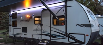 "Luxury Trailer Getaway – Cobblestone RV Park (Sleeps 6!)"