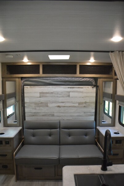 "Luxury Trailer Getaway – Cobblestone RV Park (Sleeps 6!)"