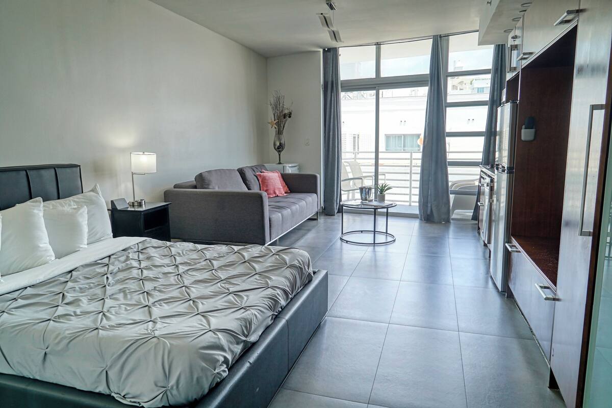 Studiosuite – comfort, tekjøkken, strandutsikt | Safe på rommet, strykejern/-brett og barnesenger (inkludert)