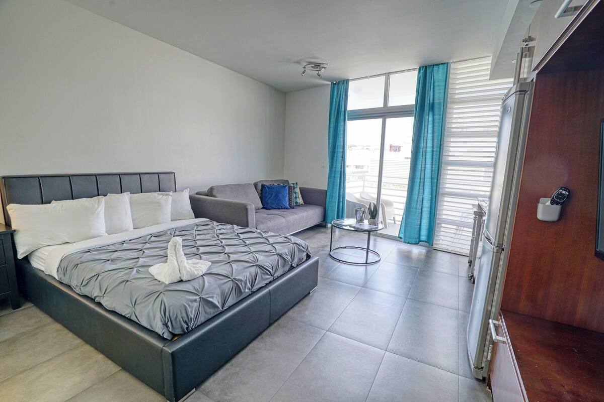 Studiosuite – comfort, mikrobølgeovn, strandutsikt | Safe på rommet, strykejern/-brett og barnesenger (inkludert)