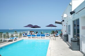 Outdoor pool - Private Apartment at the Congress (Miami Beach)