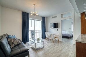 Deluxe Studio Suite, Partial Ocean View | In-room safe, iron/ironing board, free cots/infant beds, free WiFi - Private Apartment at the Congress  (Miami Beach)