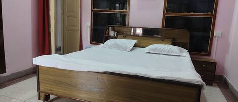 7 bedrooms, iron/ironing board, WiFi