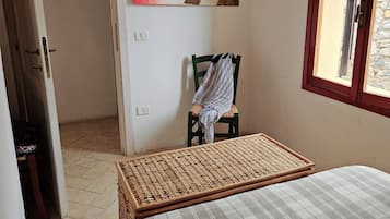 1 bedroom, bed sheets