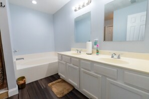 Towels, soap, toilet paper - Modern Family Retreat w/Game Room and Fire Pit. Near NAS JAX (Jacksonville)