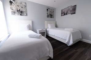 3 chambres, fer et planche à repasser, Wi-Fi, draps fournis