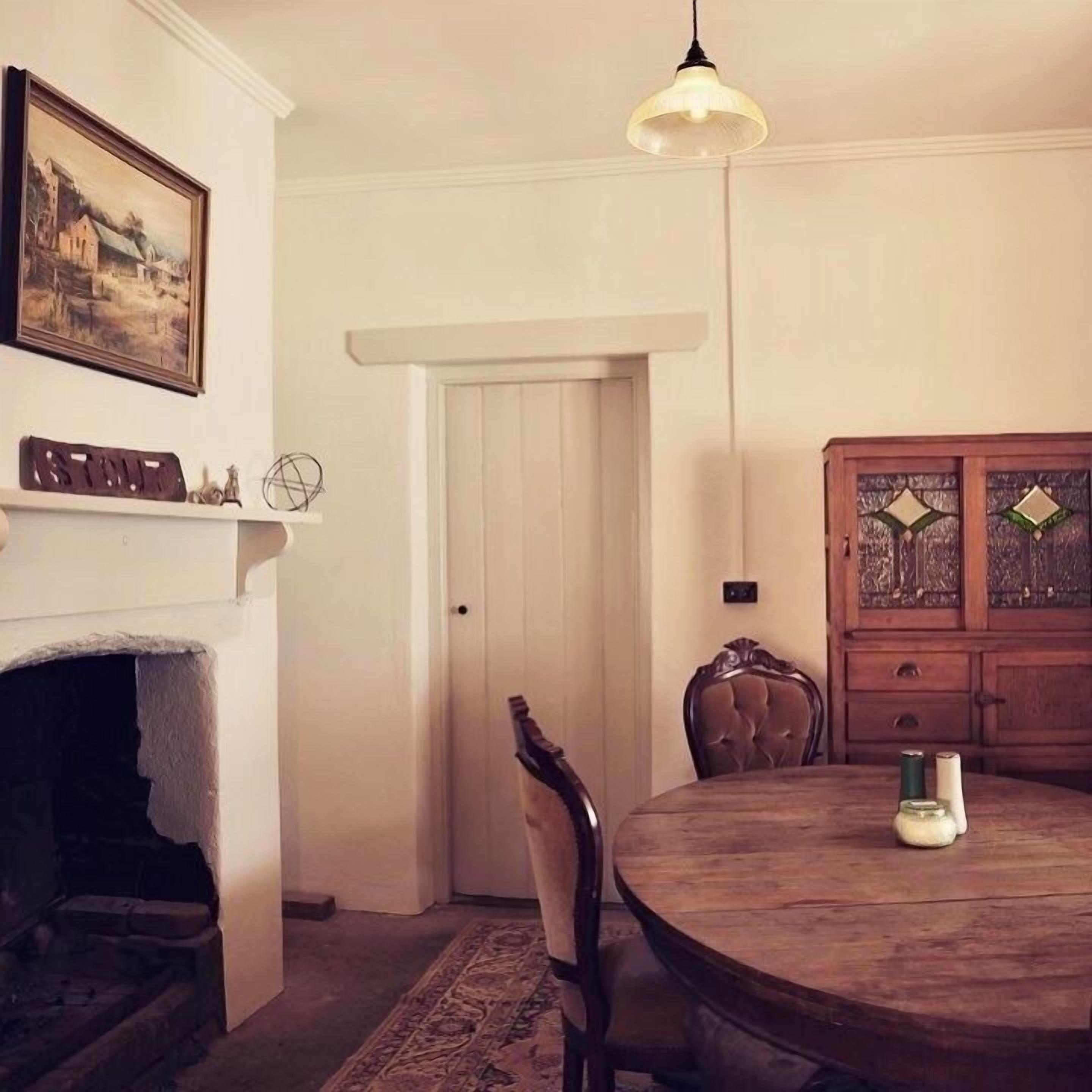 Superior Cottage, Kitchen, Garden View | Dining room