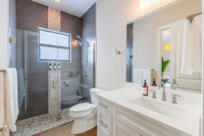 Shower, hair dryer, towels, soap - Coastal 4BR Near Beach — Heated Pool, Lanai, & Bikes (Naples)